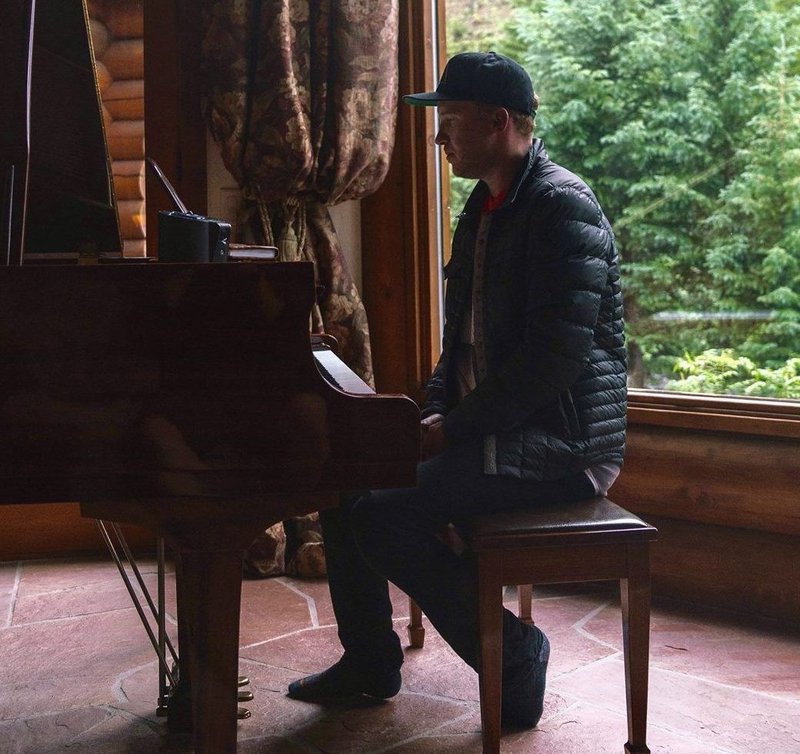 Ross_Lara_at_the_Piano.jpg.1514x0_q80_crop_size_canvas.jpg